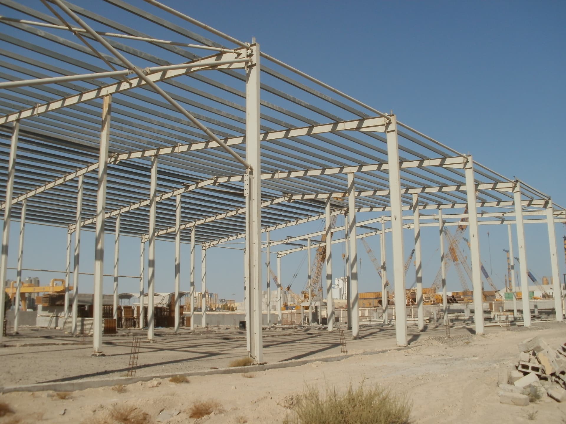 Large-span industrial steel structure